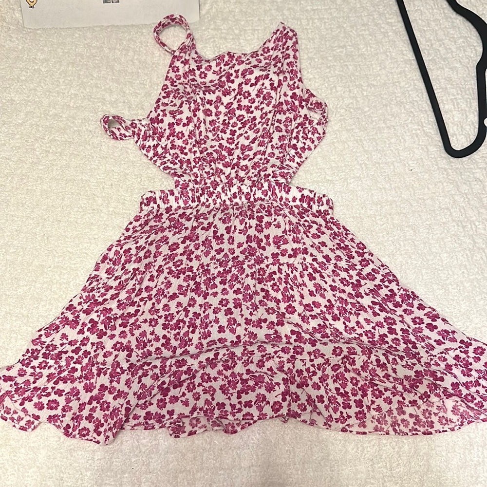 Precious spring/ summer dress perfect for brunch or the beach!
